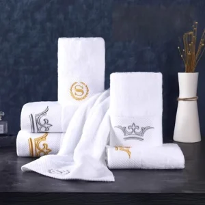 Hotel Supplies Amenities Set Toiletries Accessories Soap and Shampoo Slippers Brush Products Bathroom Washable