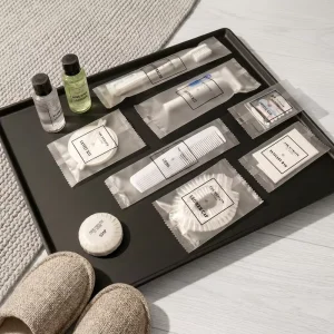 Portable Basic Cleaning Hotel Supplies Set Deluxe Selecting Item Eco Friendly Plastic Bag Disposable Hotel Amenities Set